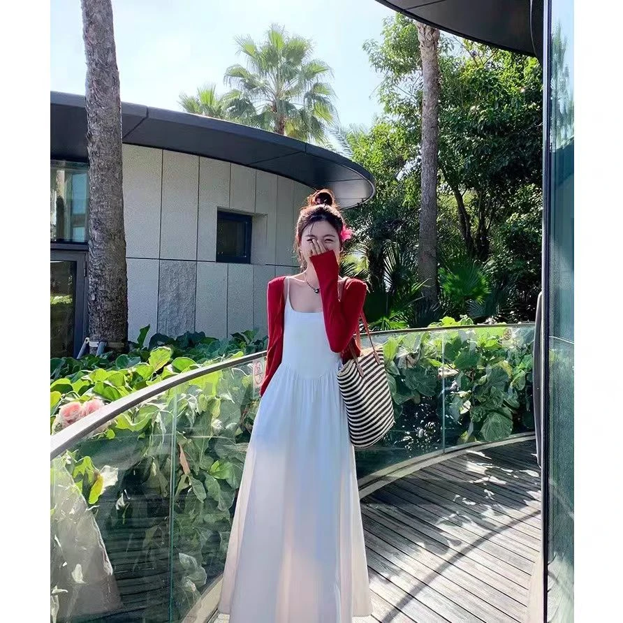 温柔法式白色吊带无袖连衣裙女夏韩系显瘦气质穿搭海边度假长裙子