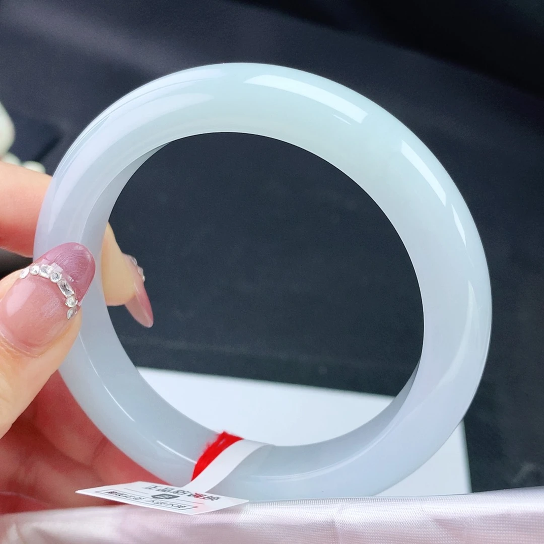 翡翠手镯未镶嵌63圈