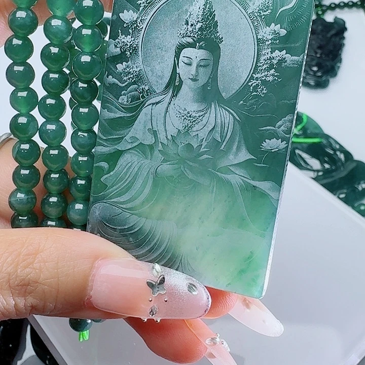 翡翠未镶嵌颈饰多样性发其一