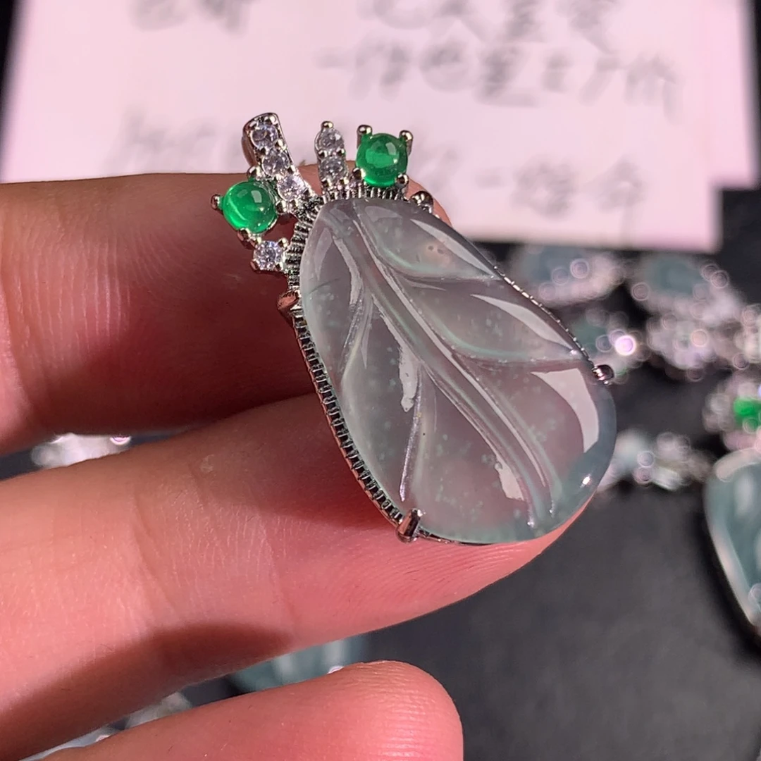 翡翠未镶嵌颈饰芭蕉叶