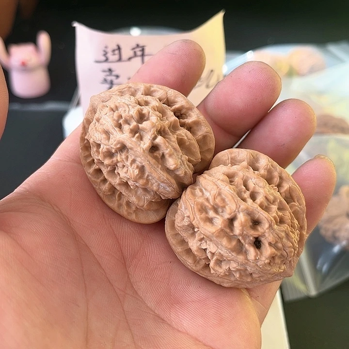 文玩核桃把件40尺盘龙虎头