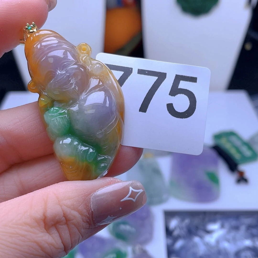 翡翠吊坠(赠链)未镶嵌