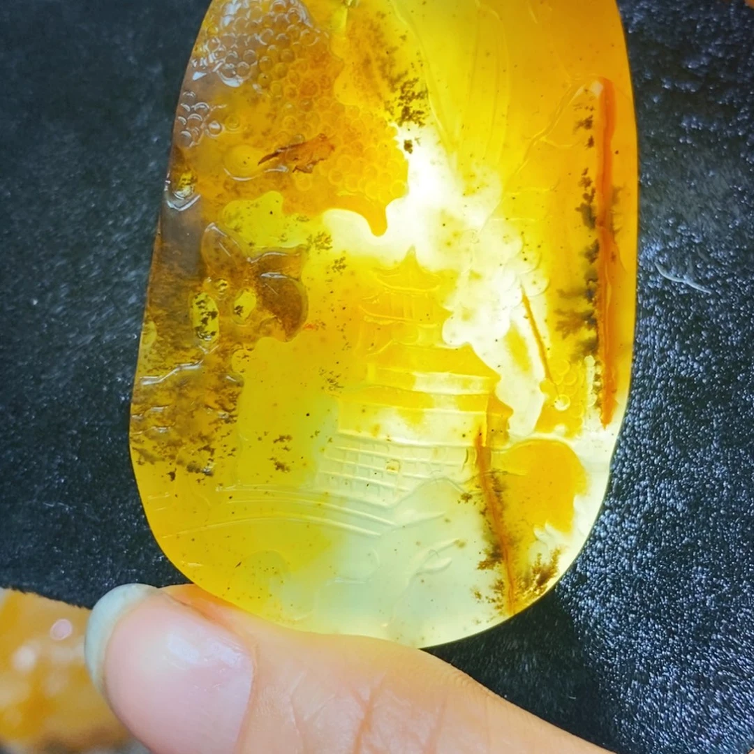 未镶嵌石英质玉（黄龙玉）颈饰