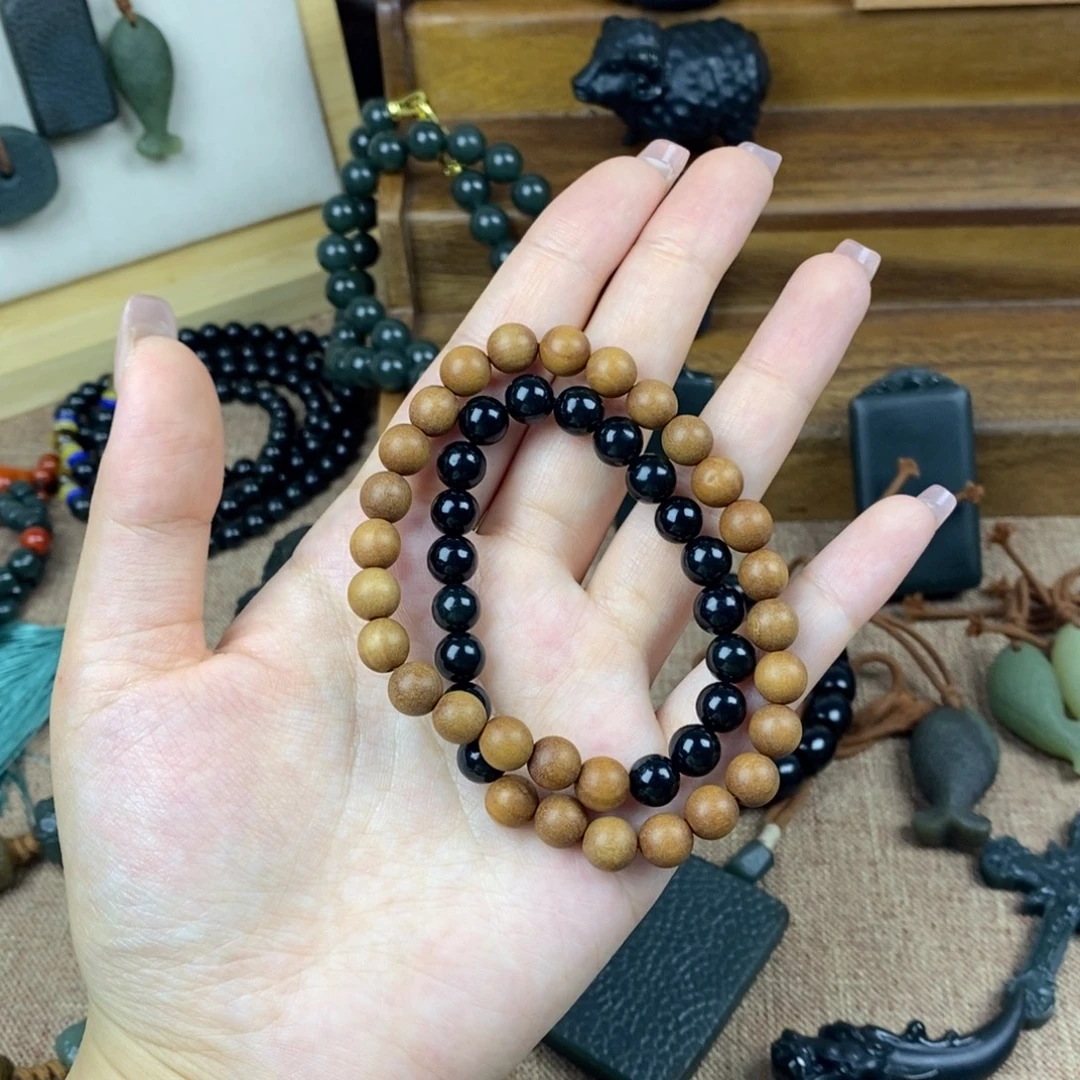 丫***宝和田玉未镶嵌颈饰