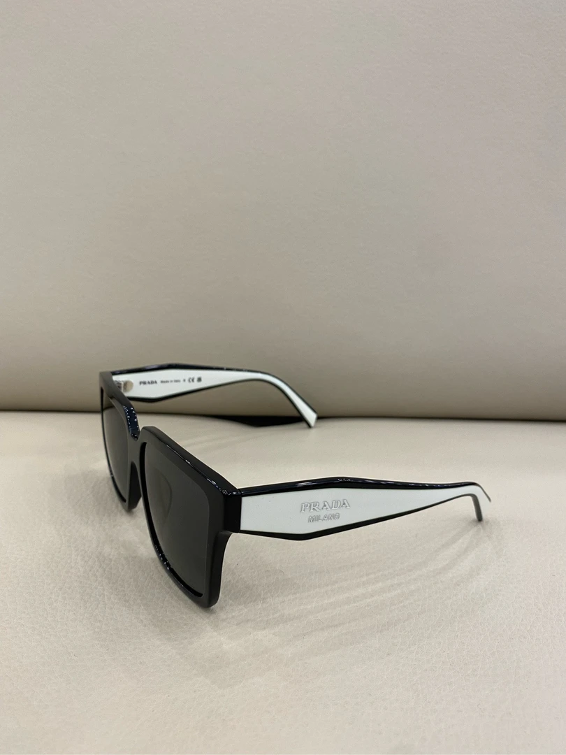 全新未使用 Prada/普拉达 黑白熊猫拼色不规则墨镜 太阳镜 现货