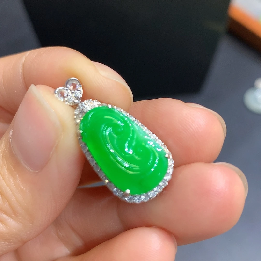 翡翠吊坠(不含链)18K金镶嵌