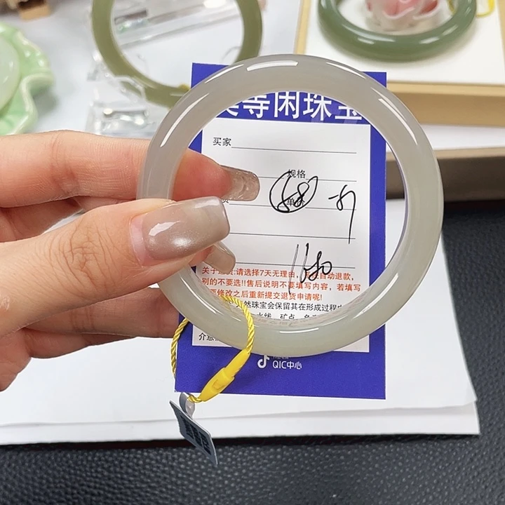 和田玉未镶嵌手镯