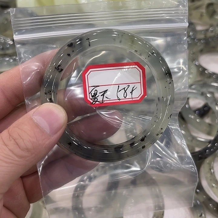 燕***天蛇纹石玉未镶嵌手镯