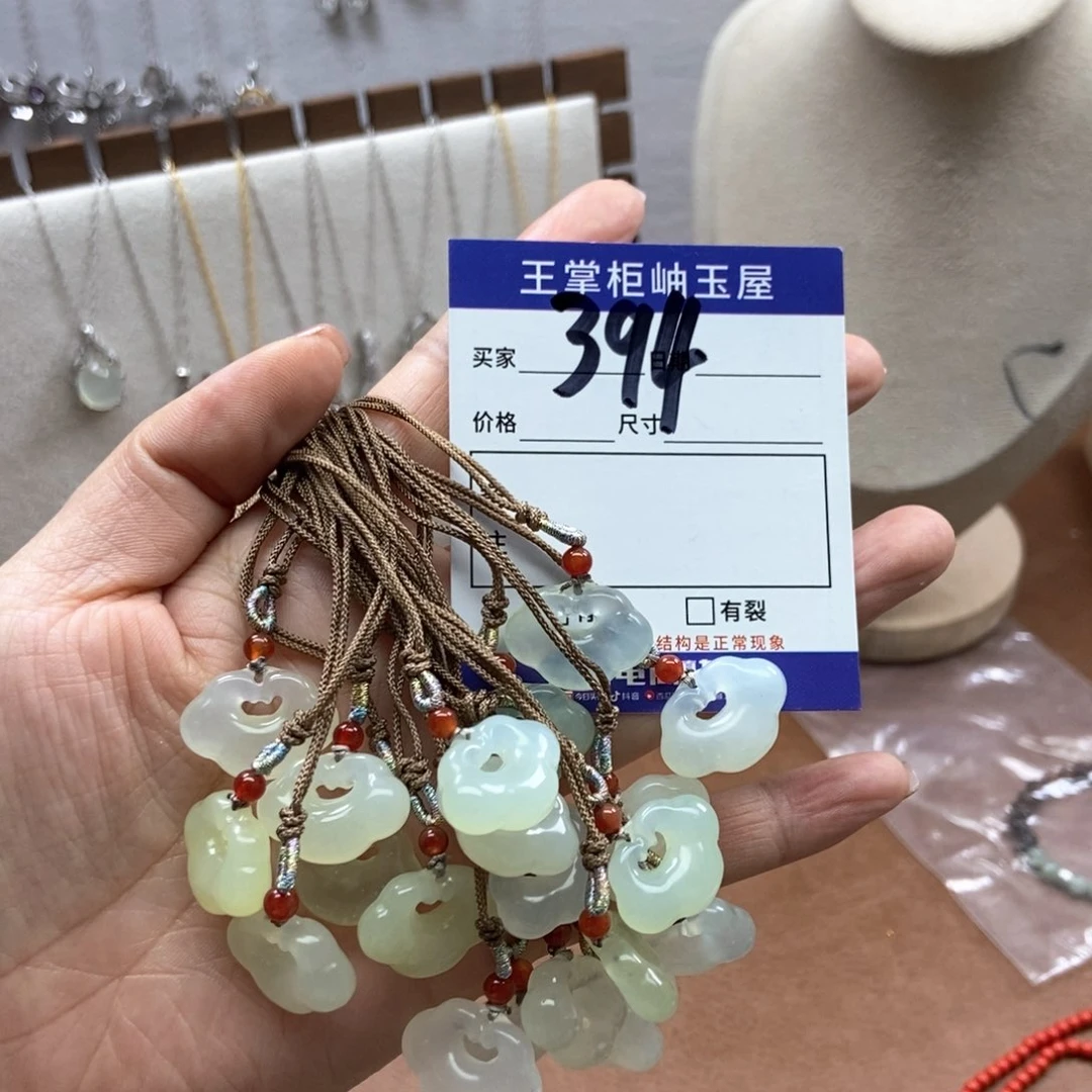 岫玉吊坠吊坠未镶嵌多样性，发一个