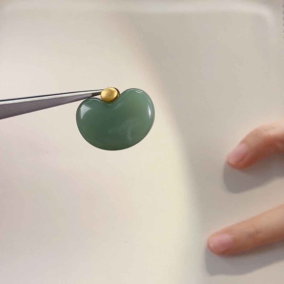 颈饰18K金镶嵌和田玉