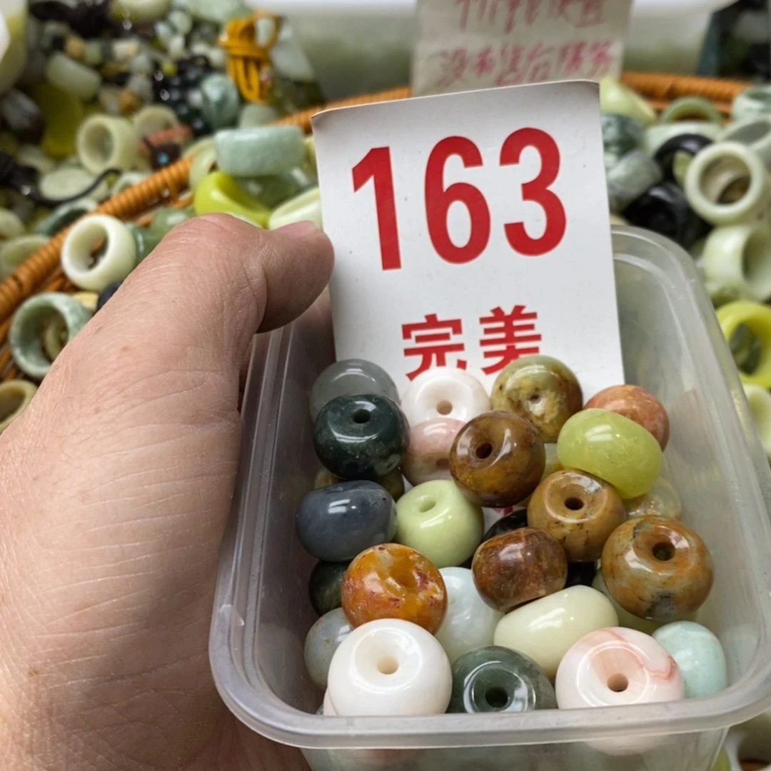 蛇纹石玉挂坠未镶嵌