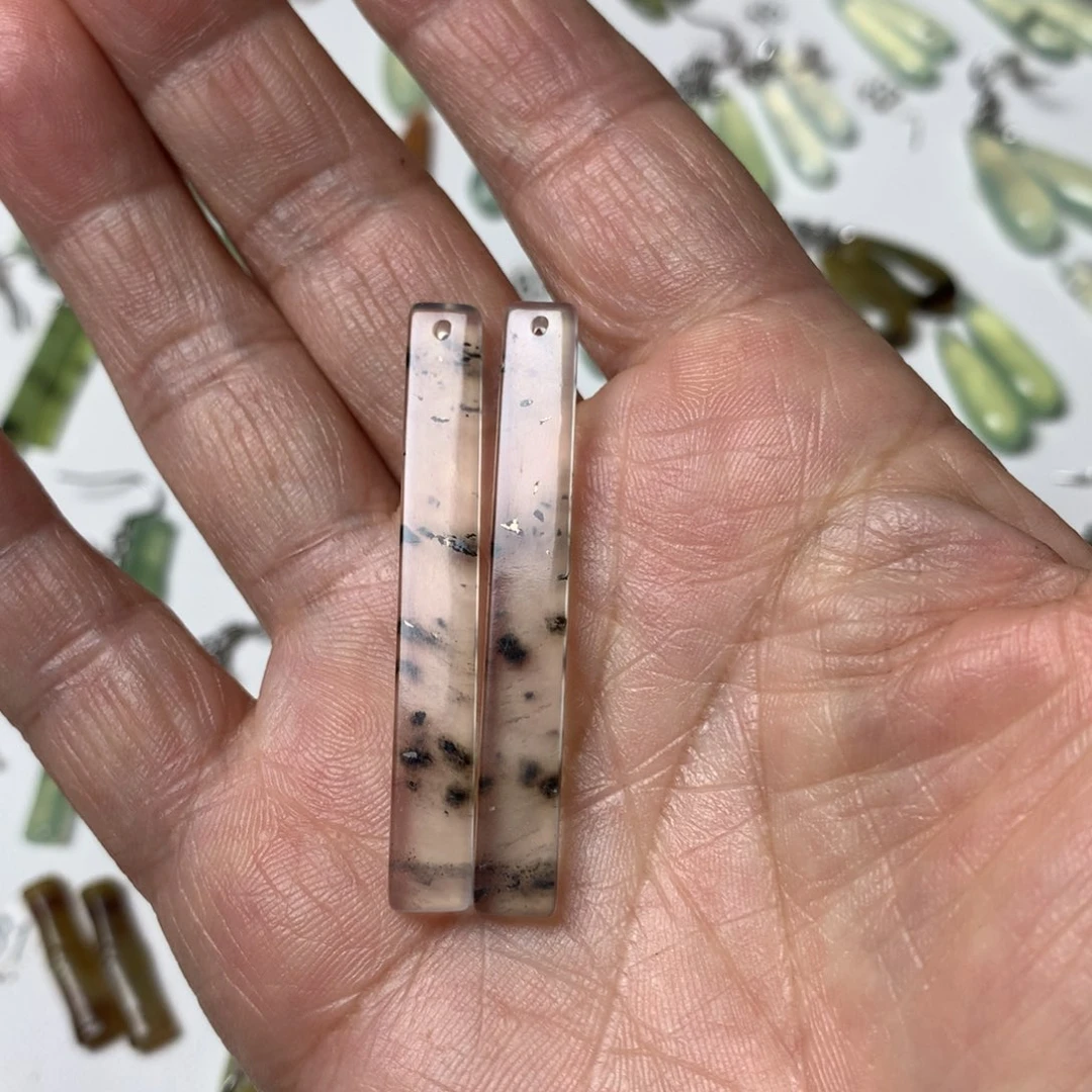 蛇纹石玉未镶嵌耳环살**다