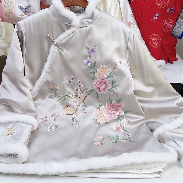 织绣灰色桑蚕丝冬款上衣