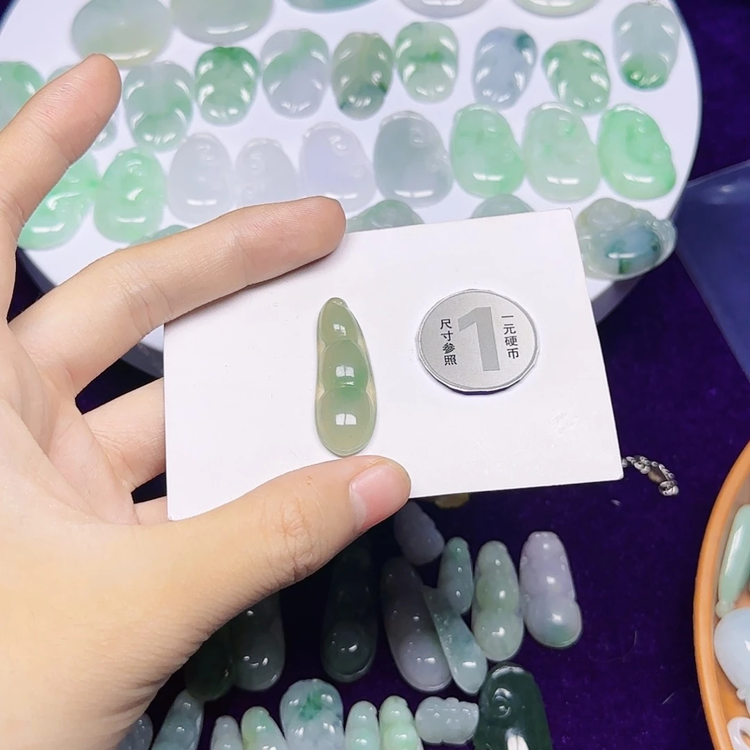 华***君翡翠未镶嵌颈饰翡翠