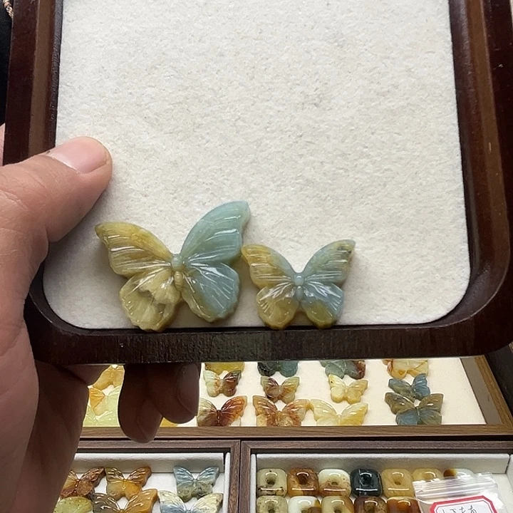 红****蛇纹石玉未镶嵌吊坠(不含链)