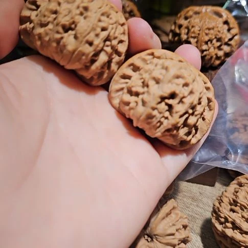 文玩核桃吊坠43闷白