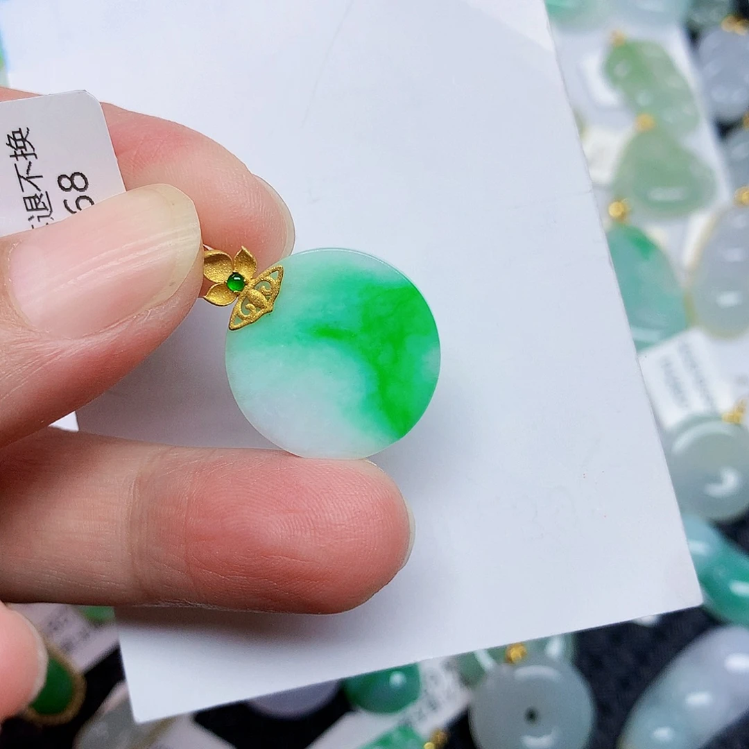 翡翠18K金镶嵌颈饰