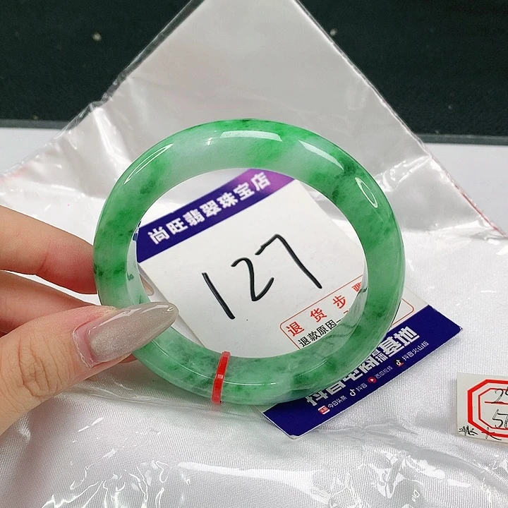 翡翠手镯未镶嵌翡翠12