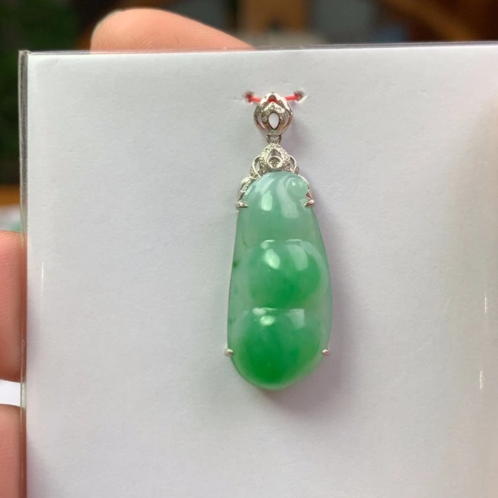 翡翠18K金镶嵌颈饰翡翠吊坠
