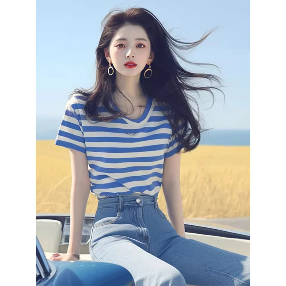 v领条纹上衣夏季2025年新款漂亮小衫超看看宽松时尚短袖T恤女