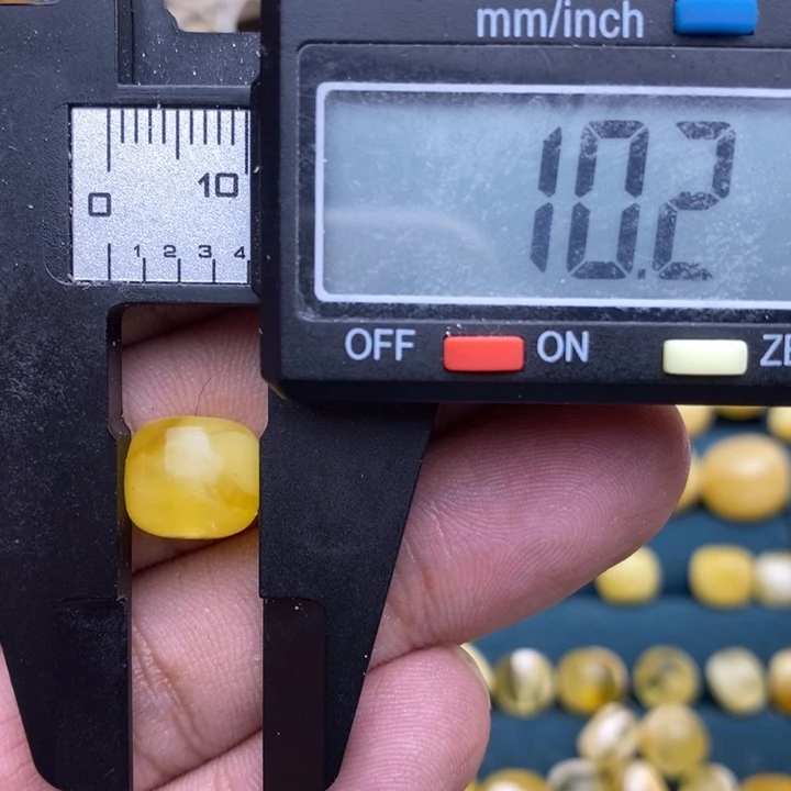 琥珀未镶嵌裸石41号10.2*9.1微瑕