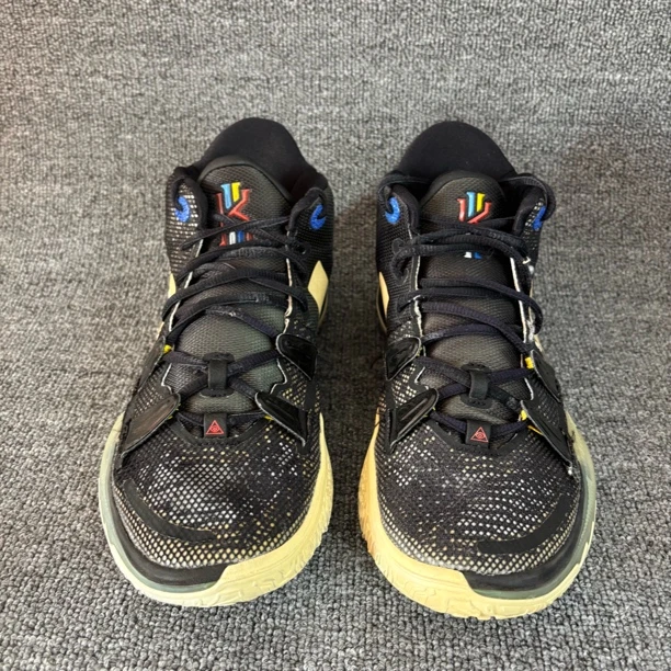 42码 欧文7 篮球鞋 鞋底氧化