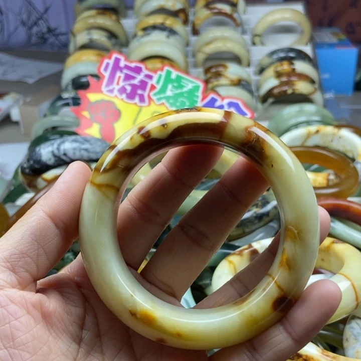 夏***夏蛇纹石玉未镶嵌手镯