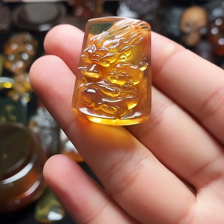 琥珀未镶嵌颈饰..
