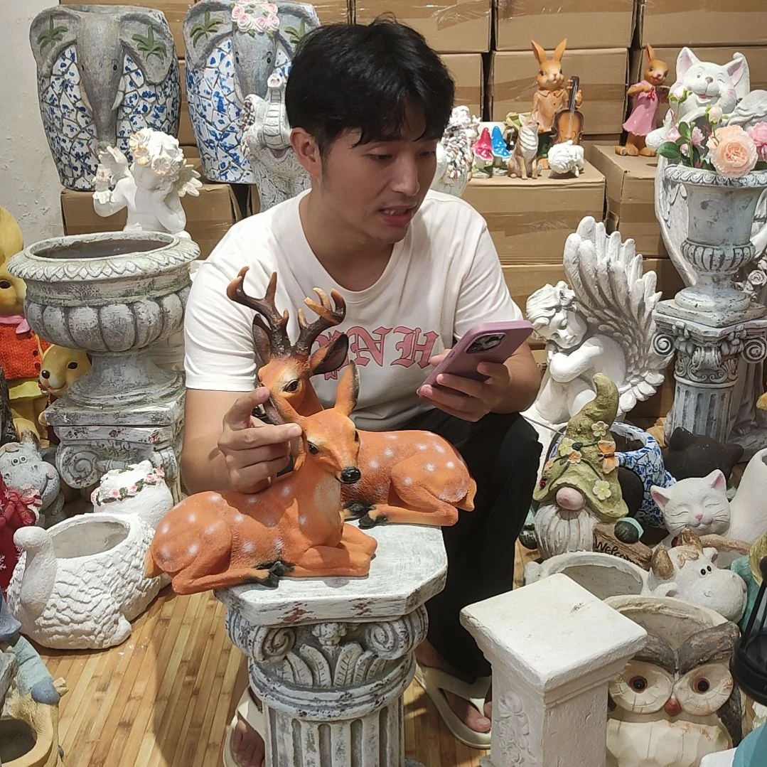 合成树脂梅花鹿一对