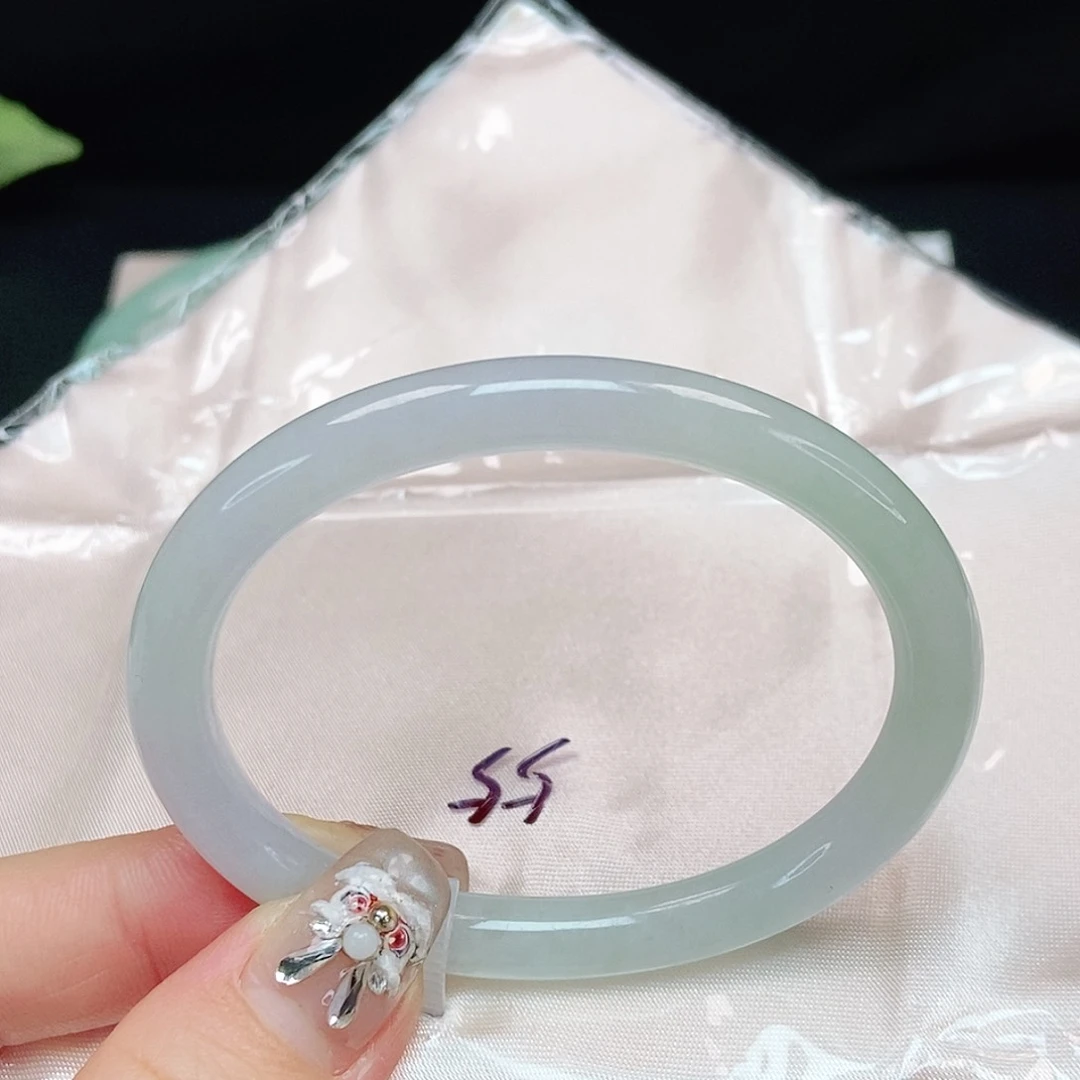 翡翠手镯未镶嵌贵妃