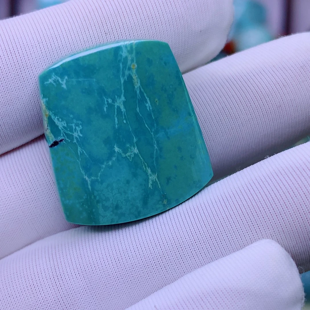 绿松石未镶嵌颈饰