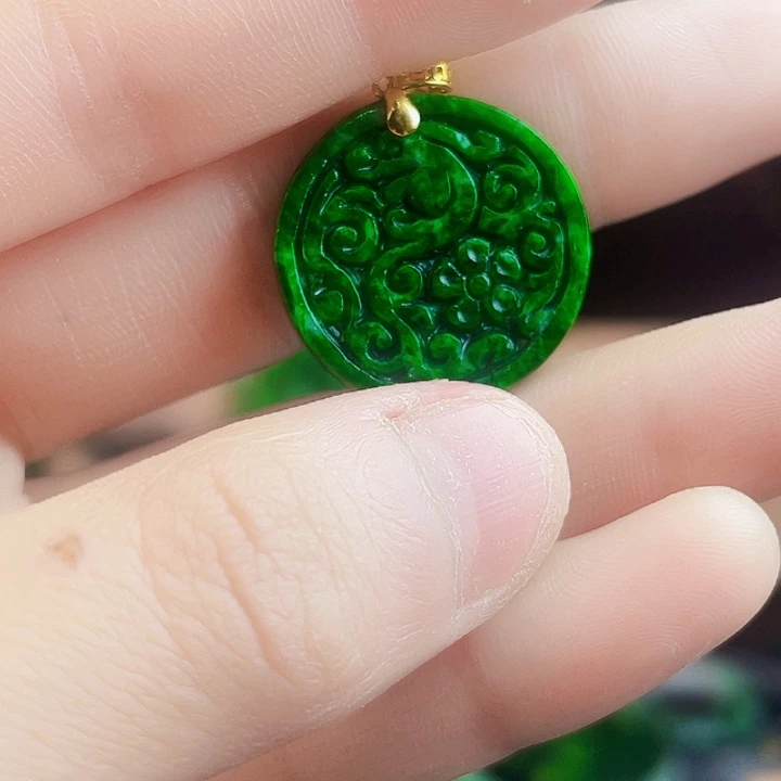 翡翠18K金镶嵌颈饰多样性