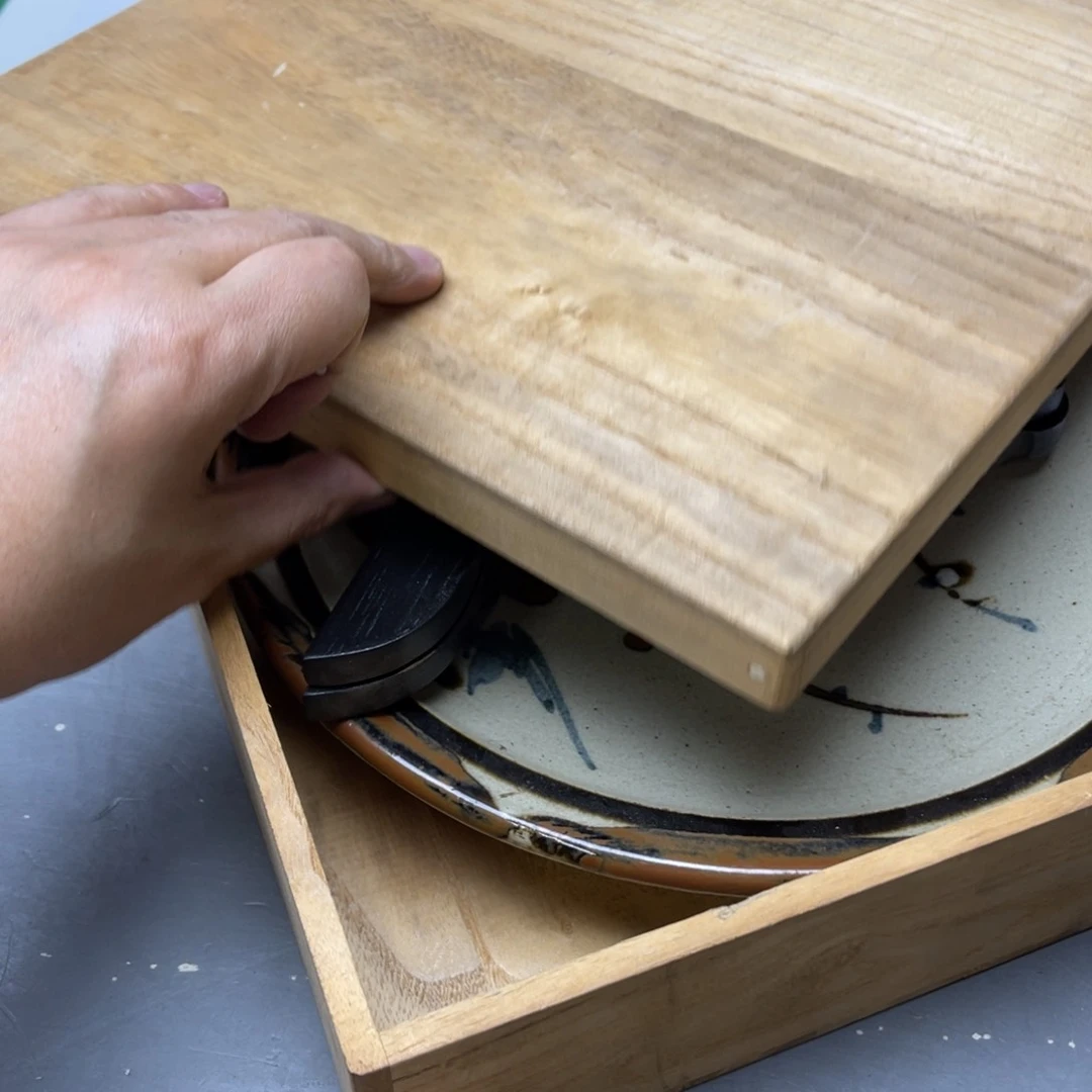 十***八瓷片密密麻麻地铺满一