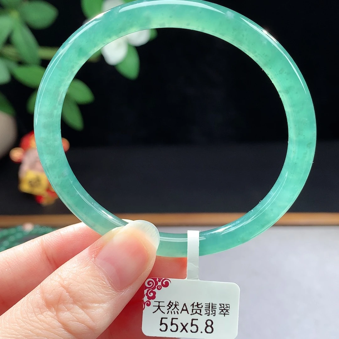 未镶嵌手镯（圆镯）翡翠