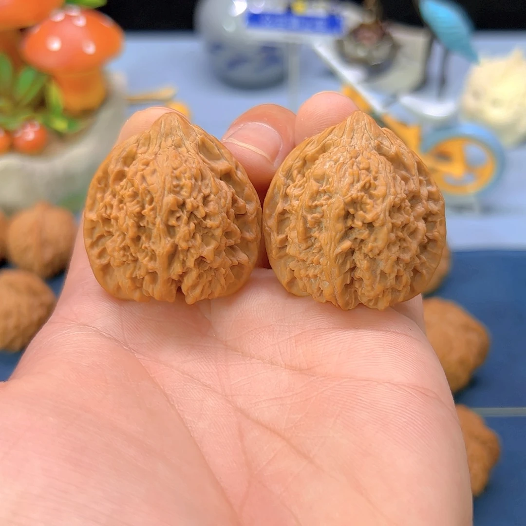 文玩核桃把件全品高尖小满天星