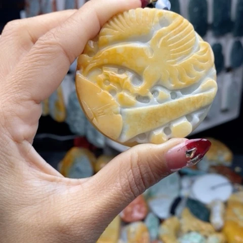 翡翠颈饰未镶嵌翡翠