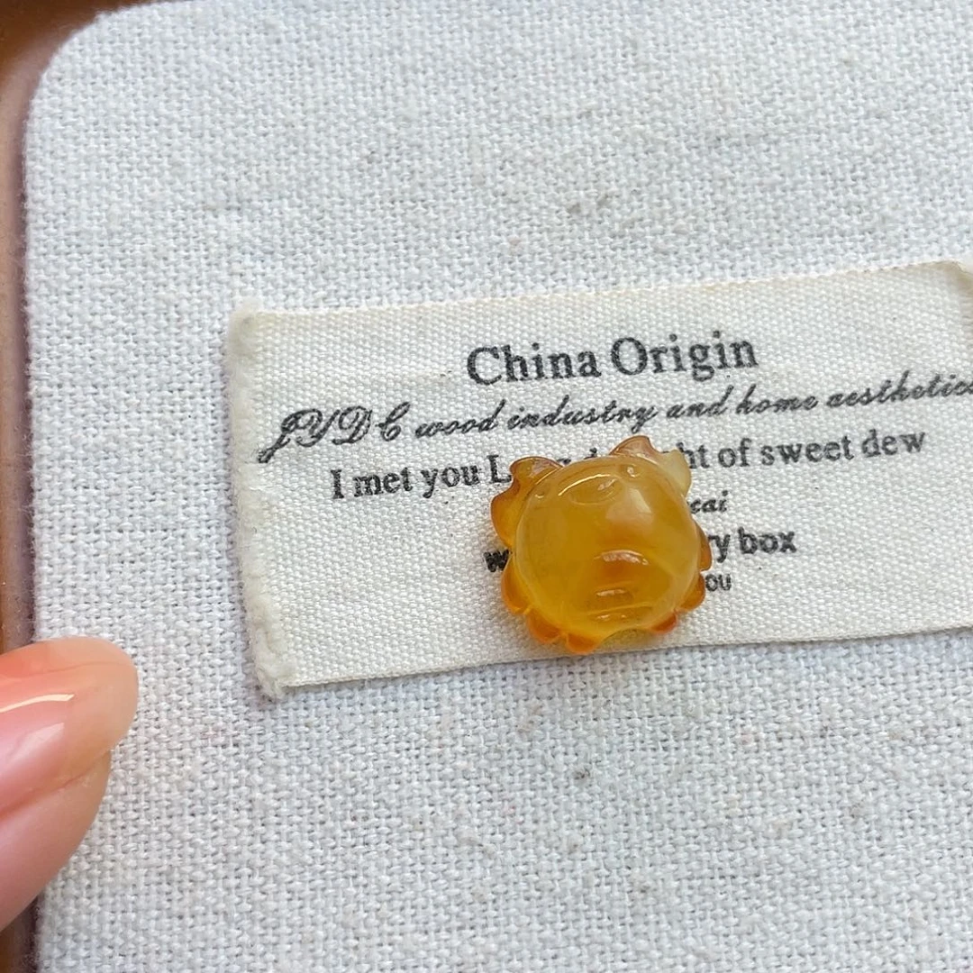 裸石琥珀未镶嵌螃蟹