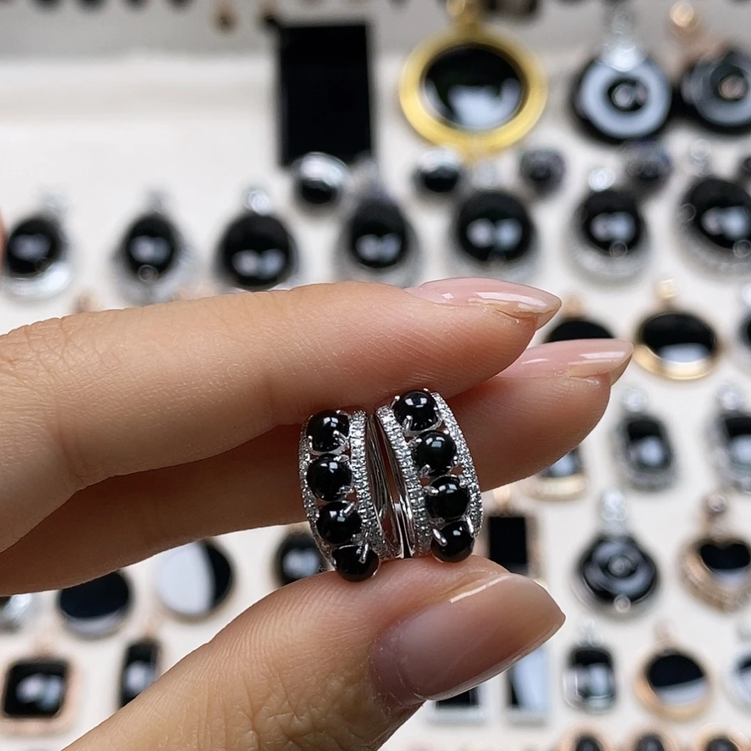 翡翠18K金镶嵌耳饰