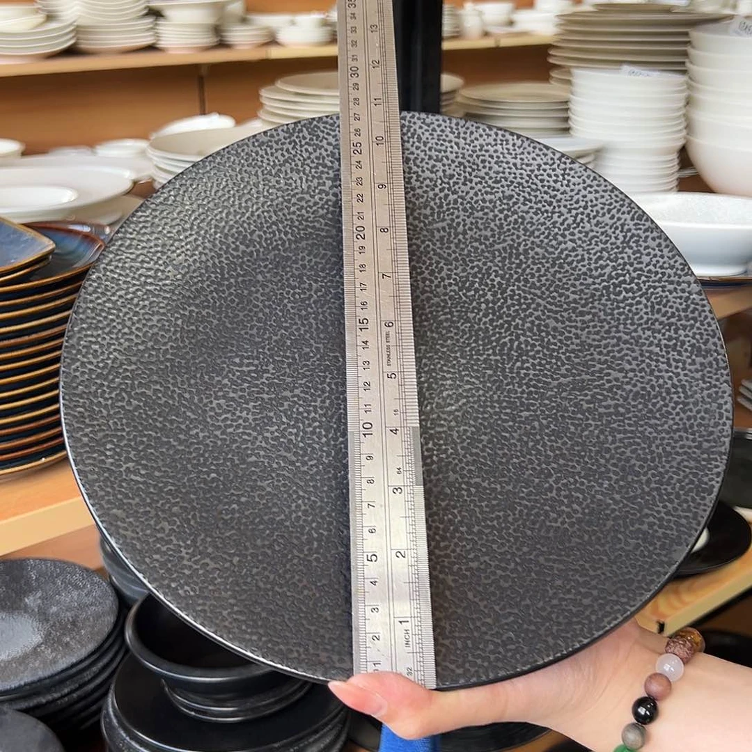 新骨瓷069微瑕皮革纹11寸黑色平盘