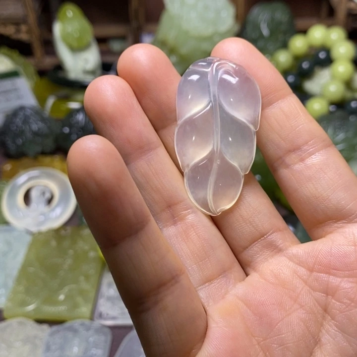 颜***岫玉未镶嵌岫玉颈饰