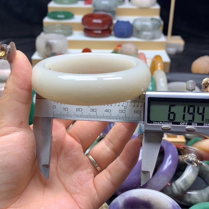 未镶嵌手镯石英质玉