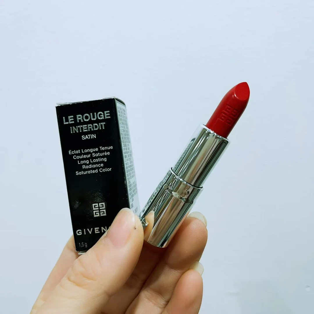 纪梵希黑色小羊皮310口红中样