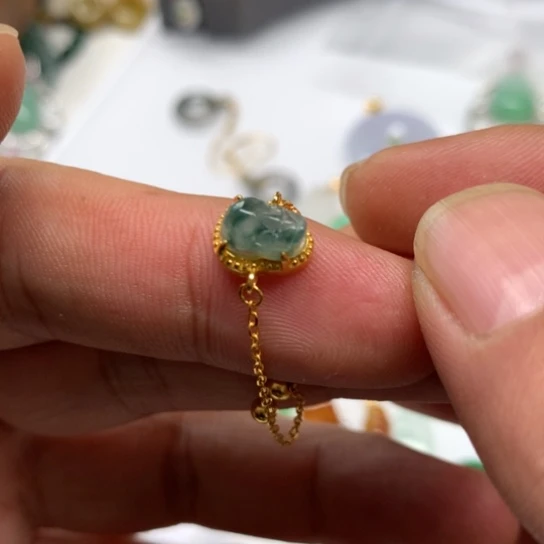 翡翠颈饰未镶嵌翡翠