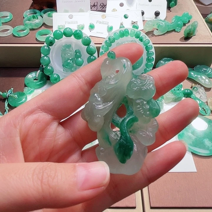 静***学石英质玉未镶嵌吊坠