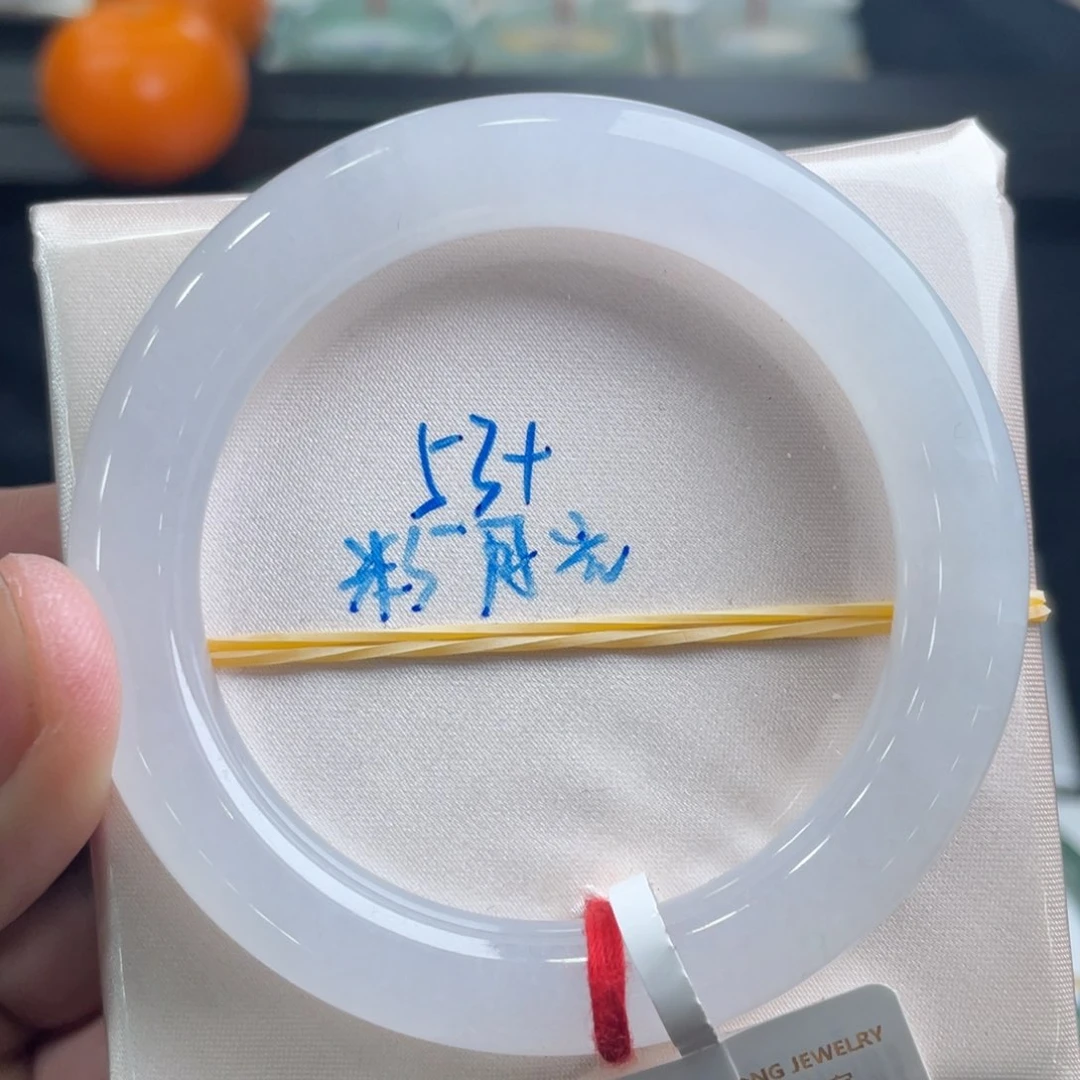 翡翠手镯未镶嵌翡翠手镯
