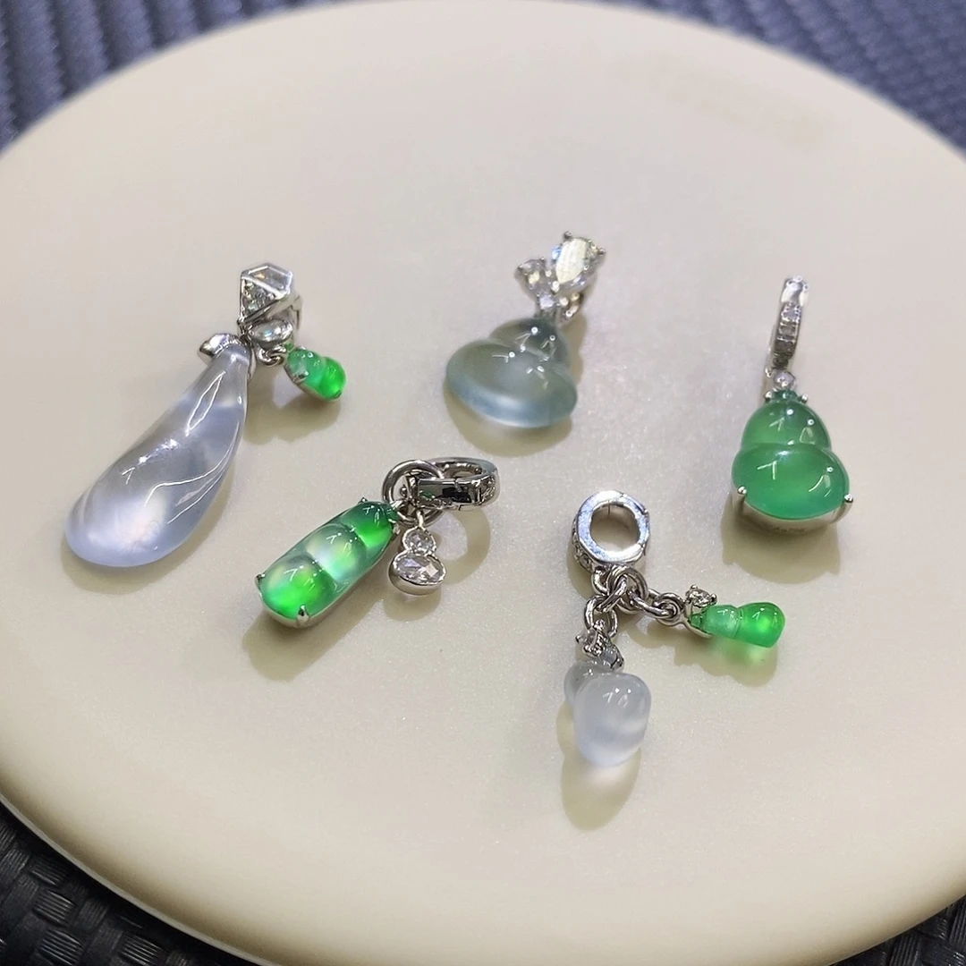 未镶嵌挂件翡翠价格不同，多样性发其一