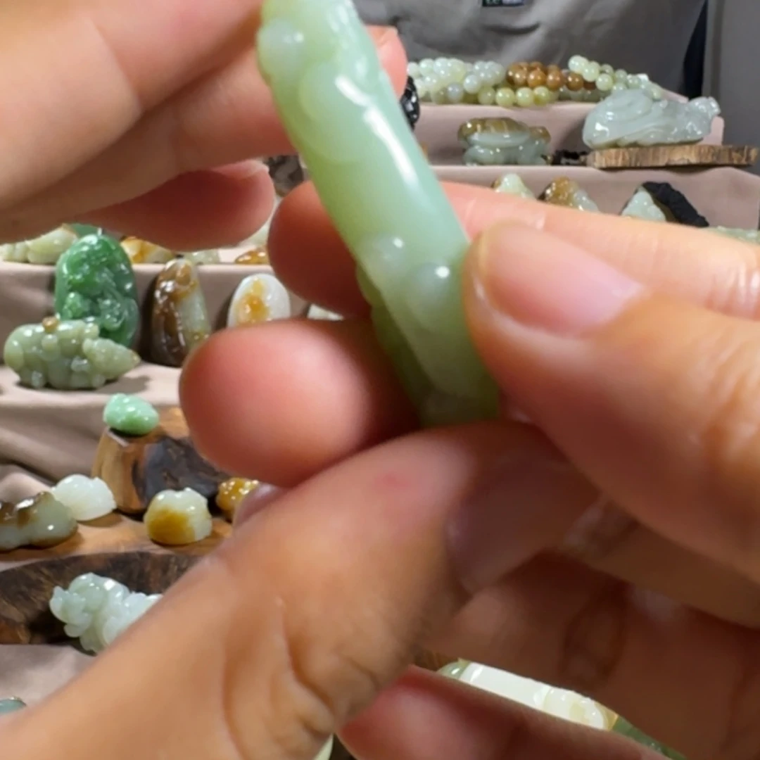 颈饰未镶嵌和田玉（糖玉）