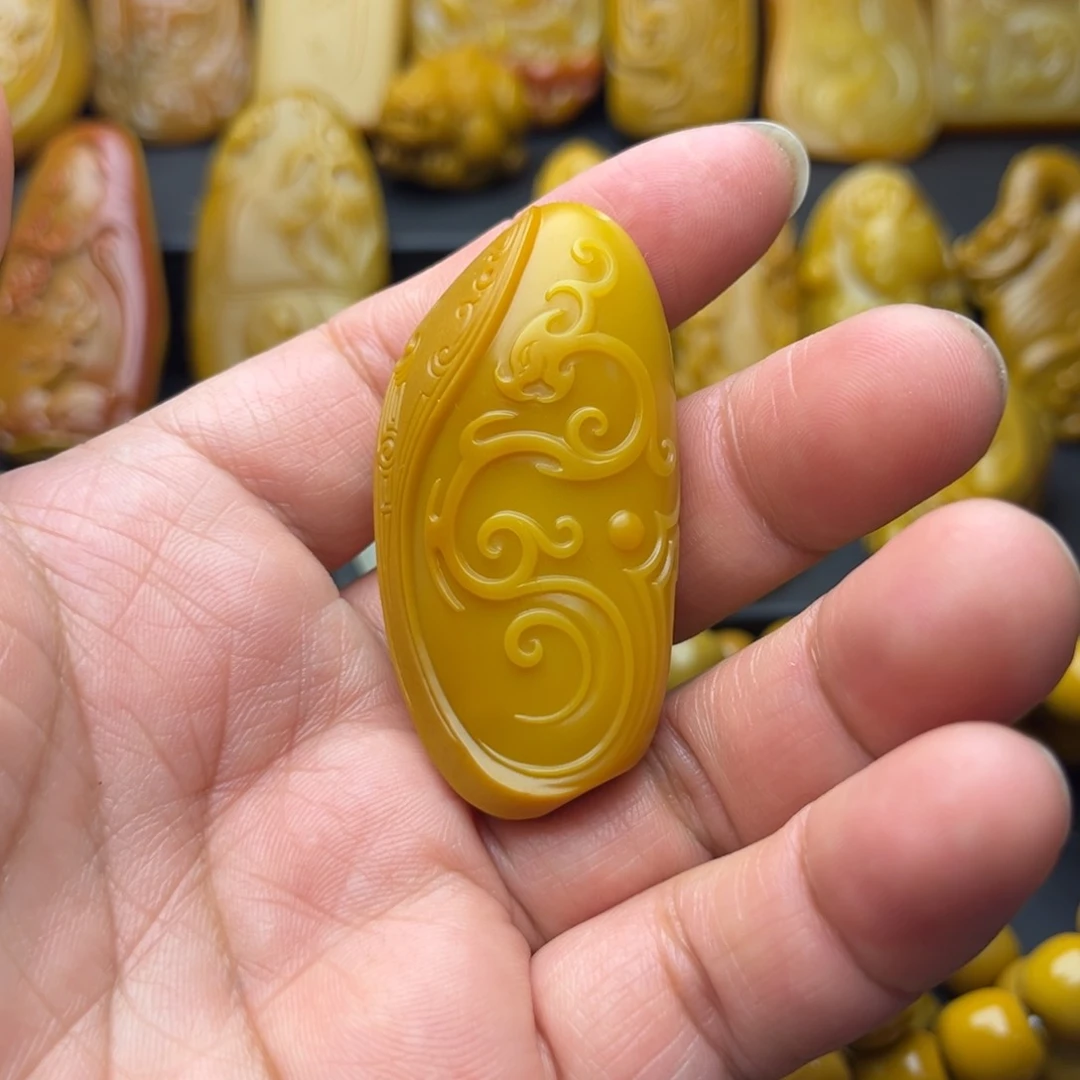 石英质玉未镶嵌颈饰