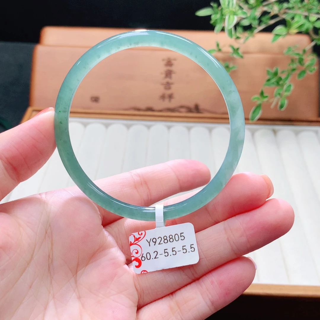 未镶嵌手镯（圆镯）翡翠