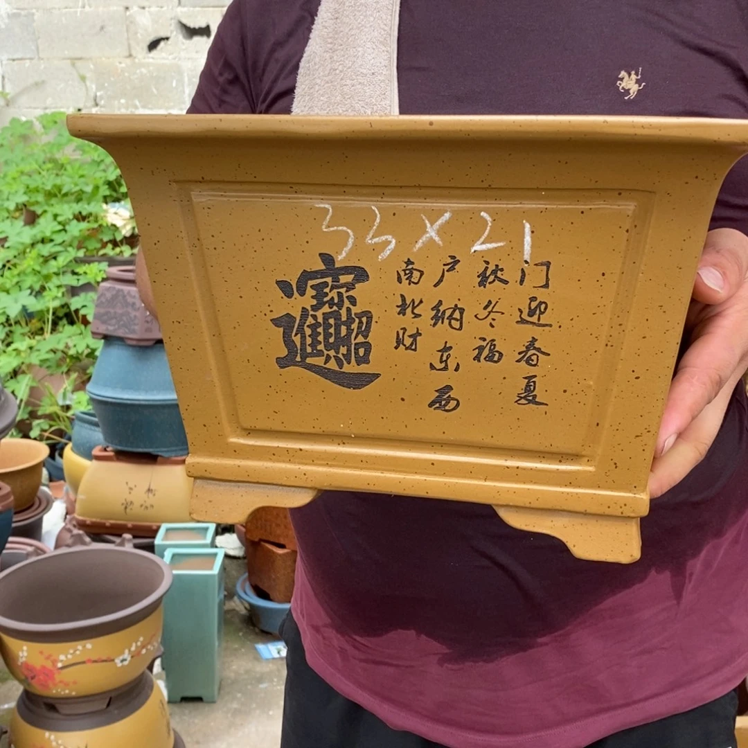 紫砂艺术学院的学生